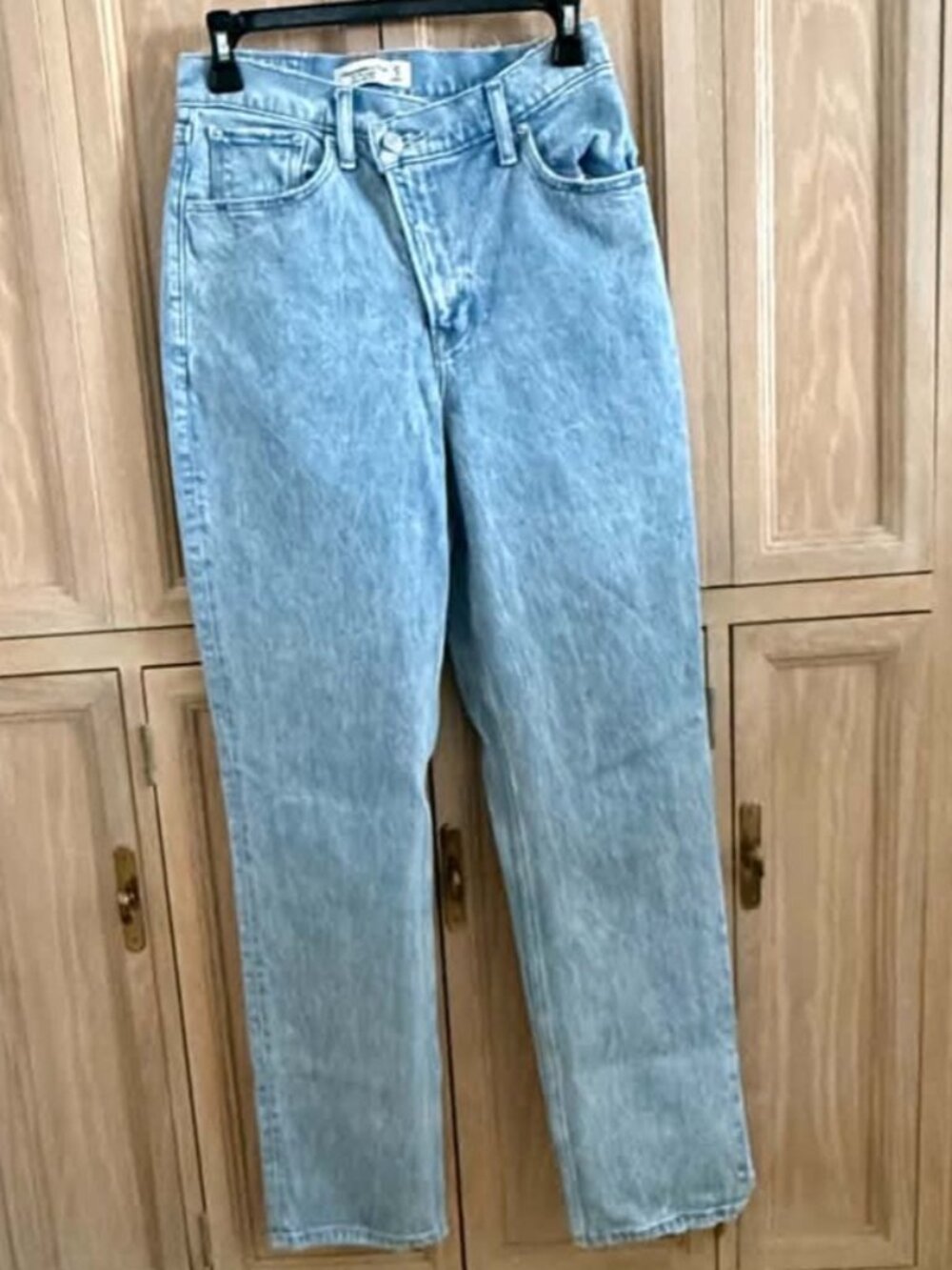 Abercrombie & Fitch The '90s Straight Ultra High Rise Jeans 27 Description: